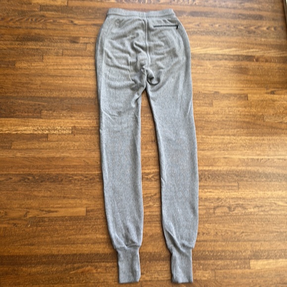 Men’s John Elliott Gray Cotton Skinny Kito Sweatpants - Picture 10 of 12